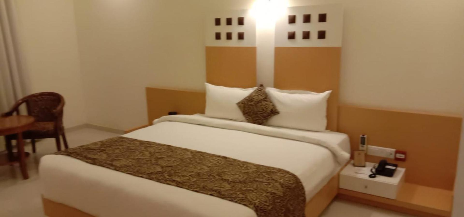 Hotel Roma Kristo Dwarka  Exterior photo