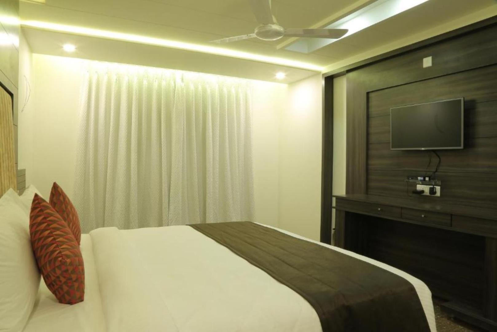Hotel Roma Kristo Dwarka  Exterior photo
